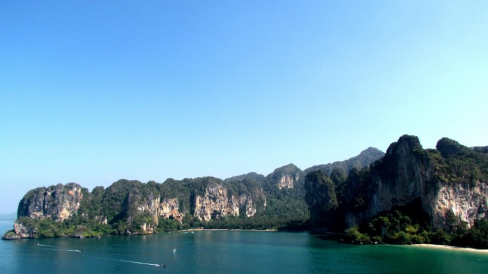 Tonsai Bay